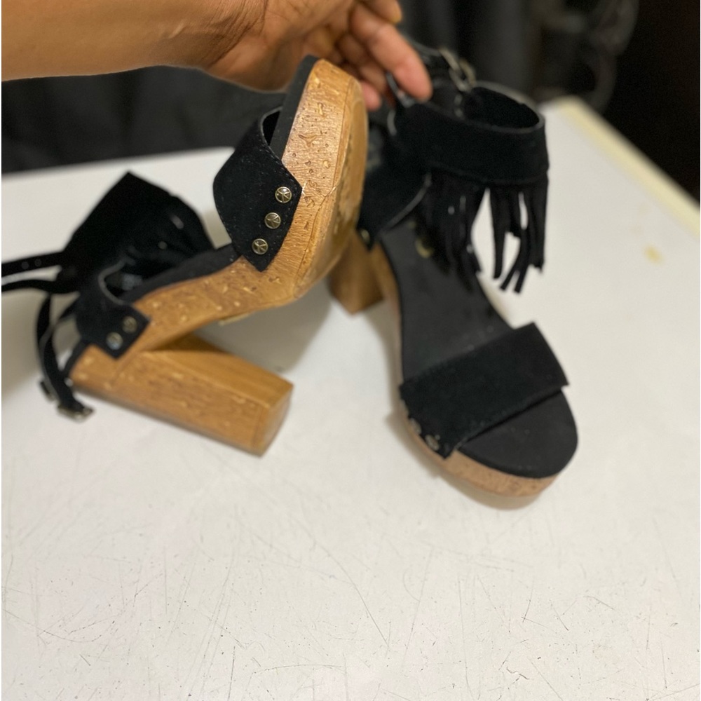 Groove black platform heels size 8